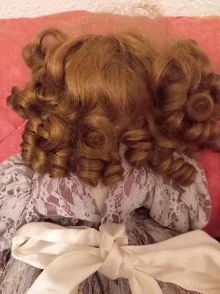 Muñeca de porcelana antigua