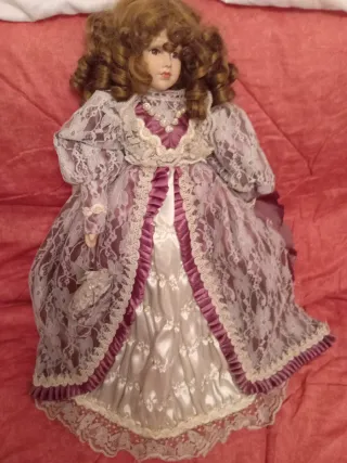 Muñeca de porcelana antigua