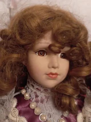 Muñeca de porcelana antigua