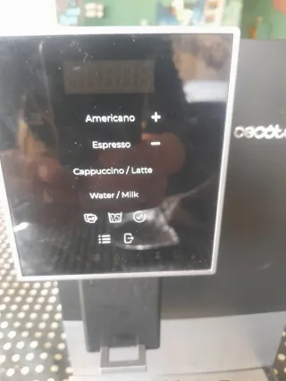 Cafetera Cecotec Remmaet Compactccino Negra