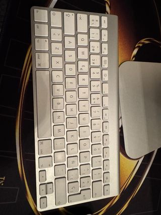 iMac con Teclado y Ratón Apple