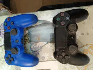 Consola PS4 Slim 1T con 2 mandos y juegos