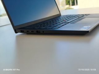 Lenovo Thinkpad E14 Gen7 AMD R7 250 Radeon 780M