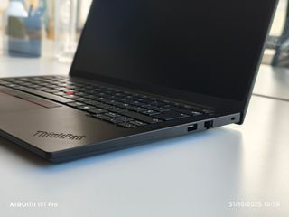 Lenovo Thinkpad E14 Gen7 AMD R7 250 Radeon 780M