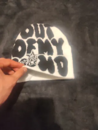 Cappellino invernale Out of My Mind