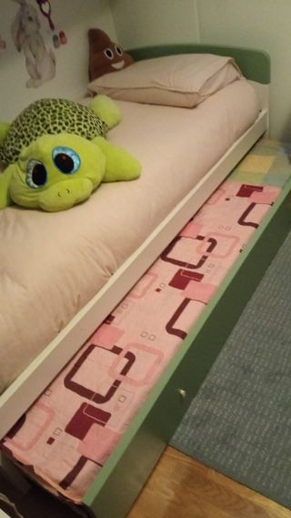 Cameretta bimbi con scrivania