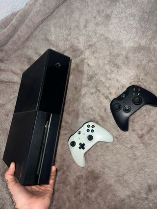 Xbox One 500gb + 2 Controles
