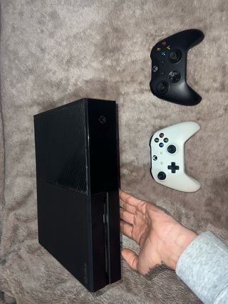 Xbox One 500gb + 2 Controles