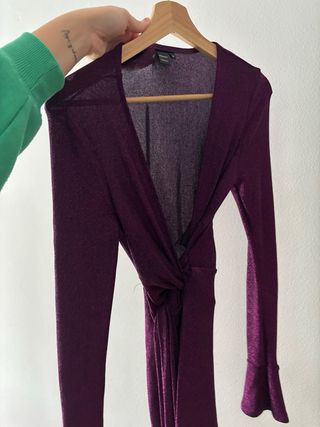 Vestido fiesta morado brillos escotado M