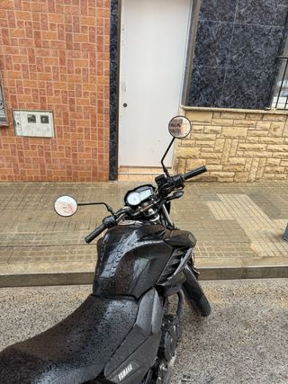 Yamaha YS 125 Moto Negra
