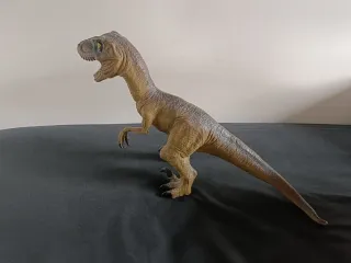 2 Dinosaurios Triceratops y Velociraptor Juguete