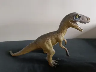 2 Dinosaurios Triceratops y Velociraptor Juguete