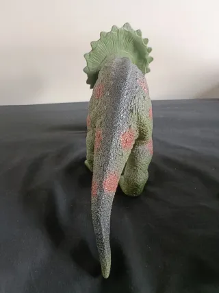 2 Dinosaurios Triceratops y Velociraptor Juguete