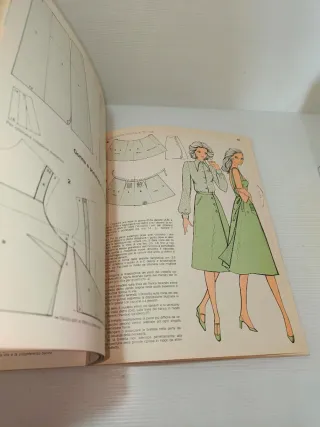 Manuale trattato di taglio e confezione anni 70