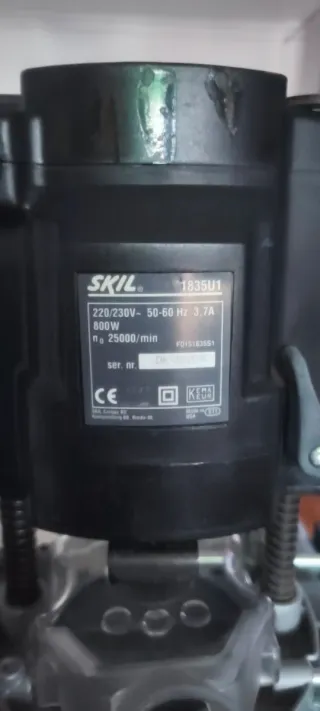 Fresadora SKIL 800W con maletín