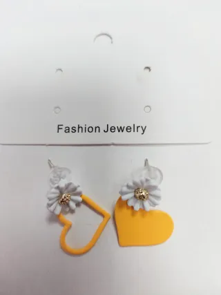 Pendientes Corazón Amarillo y Flor Blanca