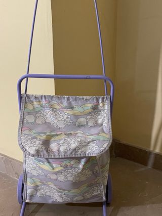 Carrito de compra infantil con diseño de ovejas