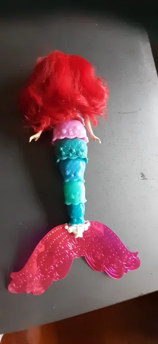 Sirenita Disney Ariel Muñeca Cola Arcoíris