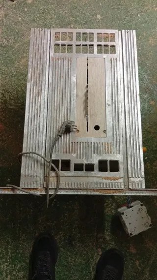 Sierra de mesa para madera. Tienes también caballe