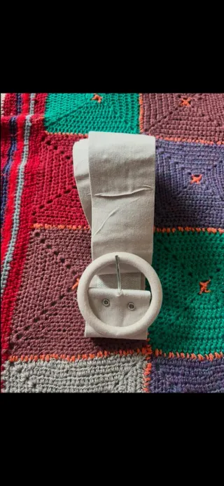 Cintura vintage beige con hebilla redonda