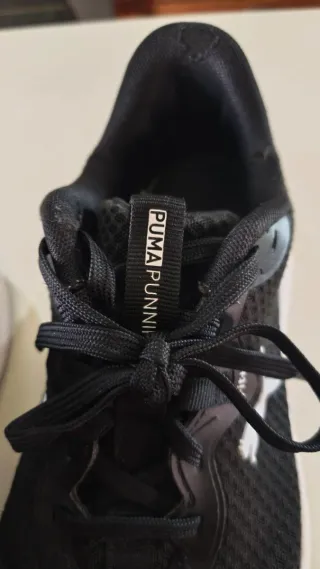 Zapatillas deportivas Puma negras y blancas