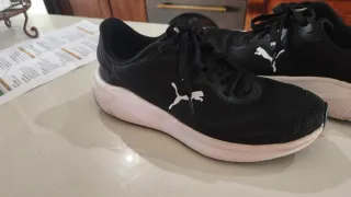 Zapatillas deportivas Puma negras y blancas