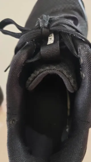 Zapatillas deportivas Puma negras y blancas