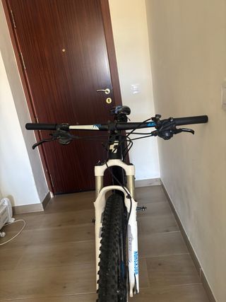 Bici de Montaña cube de 29”Amortiguacion Rock Shox