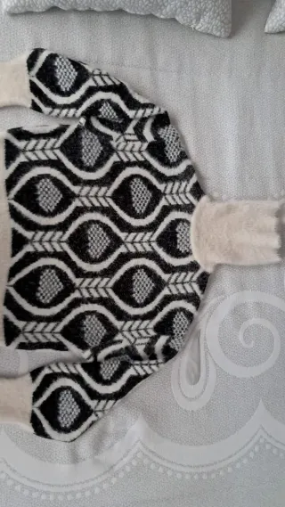 Jersey de cuello alto con estampado geométrico