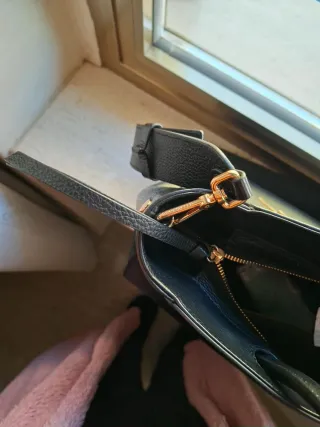 Borsa Coccinelle Pelle Nera Dettagli Oro