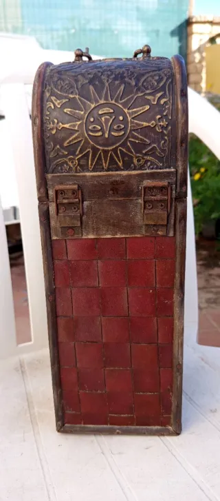 Caja botellero de madera, cuero y metal