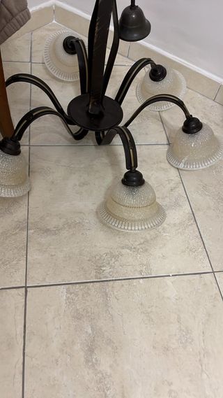 Lampadario in metallo e vetro