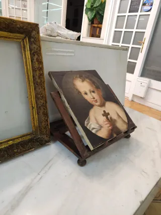 Óleo sobre tela adherida a tabla. C. 1730. Niño J