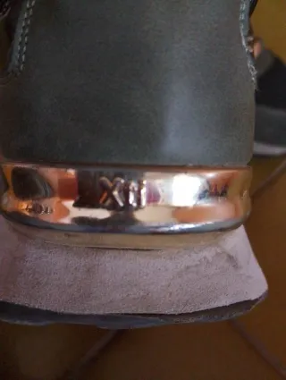 Zapatillas deportivas verdes y doradas talla 41