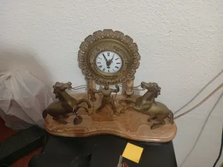 Figura bronce con base mármol