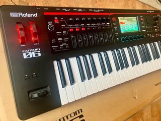 Roland Fantom 06 Sintetizador
