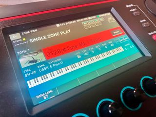 Roland Fantom 06 Sintetizador