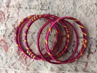 Pulseras Esclavas India Nuevas. Color fucsia- dora
