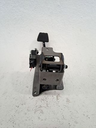 PEDAL EMBRAGUE HYUNDAI BAYON (2)