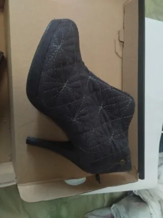 Botines grises acolchados tacón