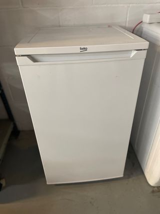 Nevera Beko Pequeña 90L
