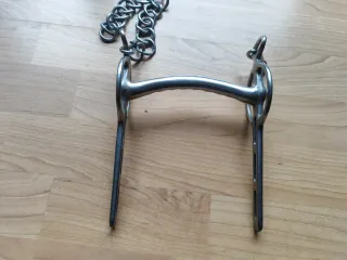 Bocado de caballo con cadena