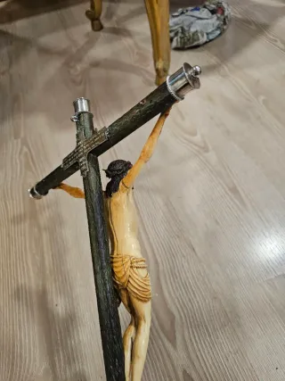 Cristo antiguo tallado