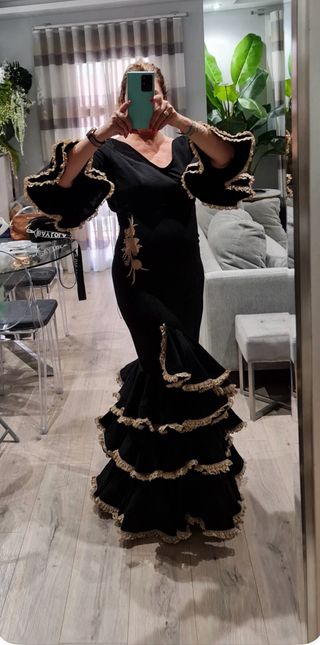 Vestido Flamenca Negro con puntilla beige