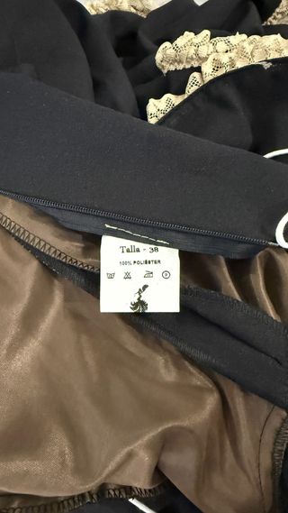 Vestido Flamenca Negro con puntilla beige