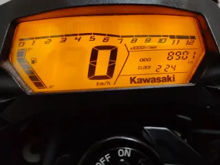 Kawasaki Z125 Negra y Verde 2022