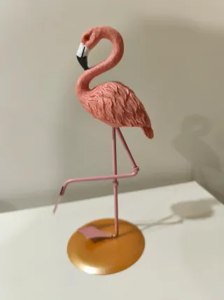 Decoração Flamingo Rosa com Base Dourada