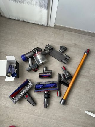 Aspirapolvere portatile Dyson V8 Absolute con accessori