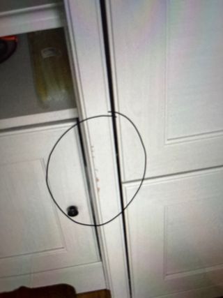 Armario y cajonera de madera blanca