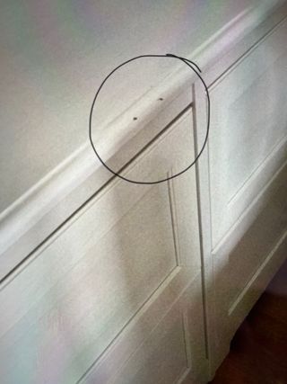 Armario y cajonera de madera blanca